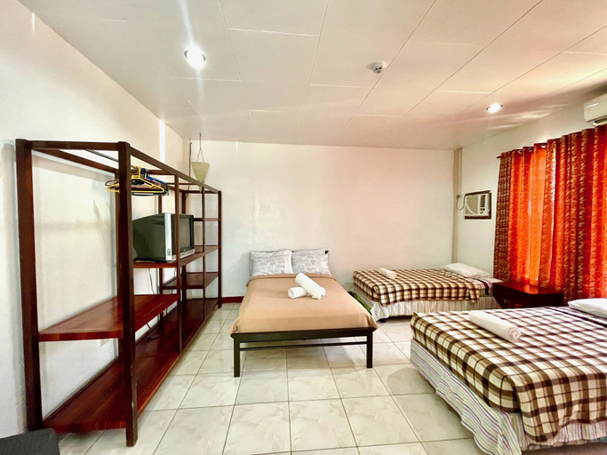 Bedroom 2, New Eve's Kiosk Dive Resort, Moalboal