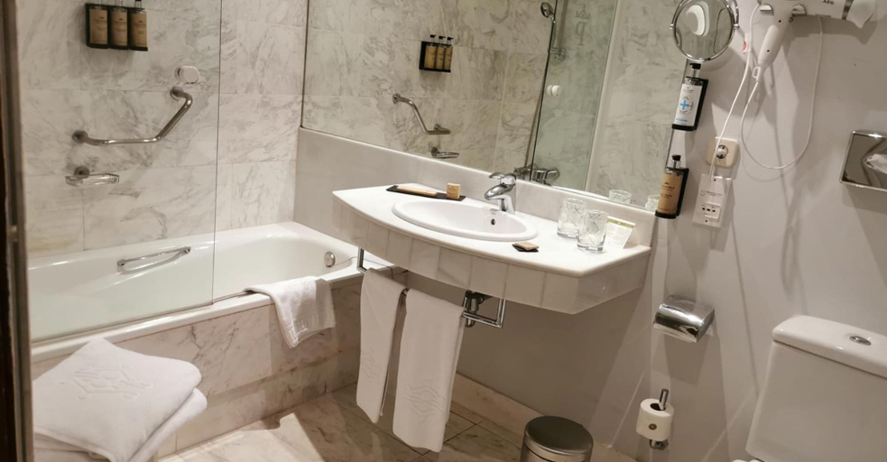 Bathroom 5, Parador De Bielsa, Huesca