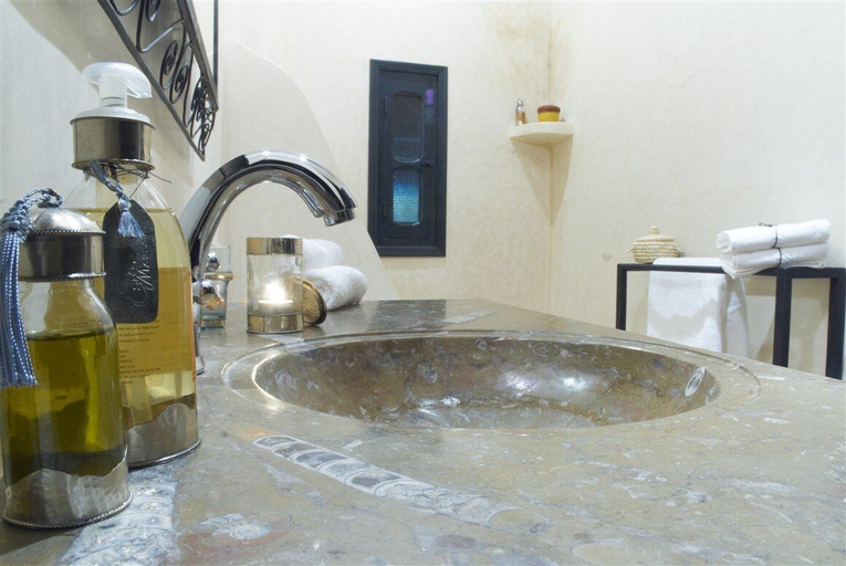 Bathroom, Riad Bouchedor, Ouarzazate