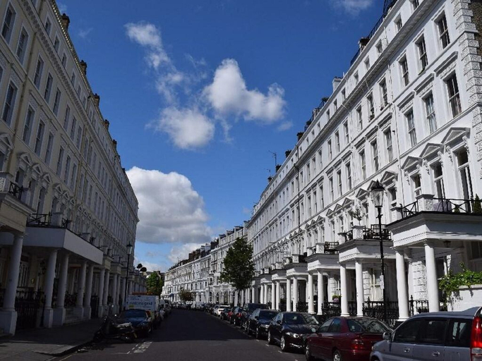 Exterior & Views 2, Luxury Kensington Apartment W8, London