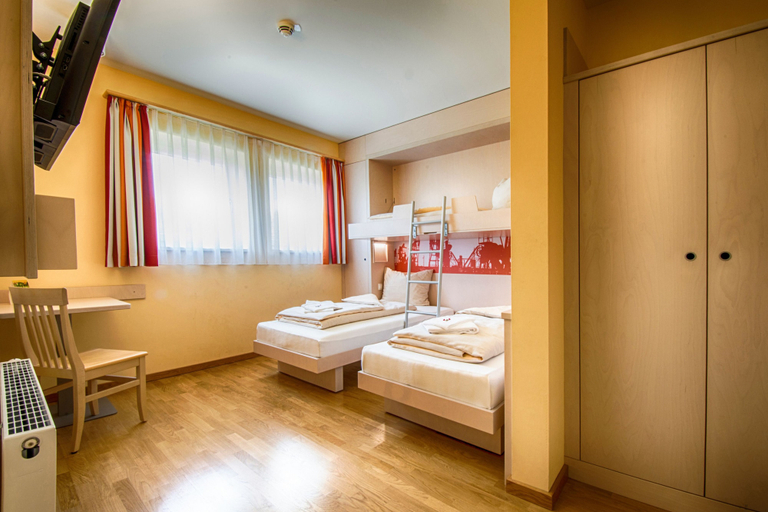 Bedroom 2, JUFA Hotel Jülich im Brückenkopf-Park, Düren