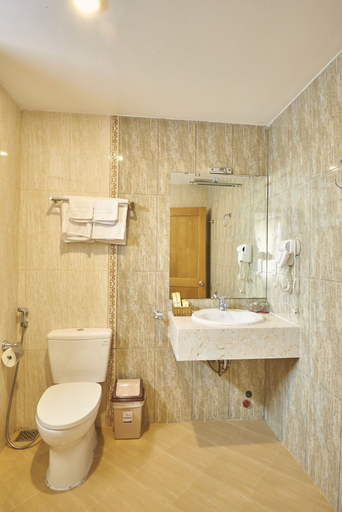 Bathroom 5, Sai Gon's Book Hotel - The Airport Front, Tân Bình