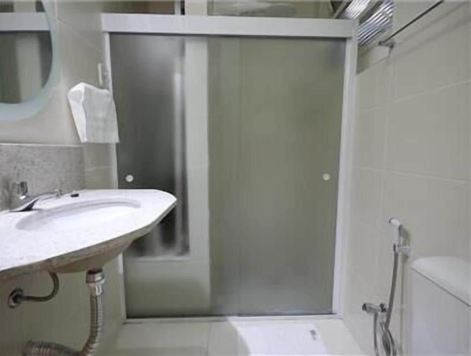 Bathroom 2, Copacabana 1007, Rio de Janeiro