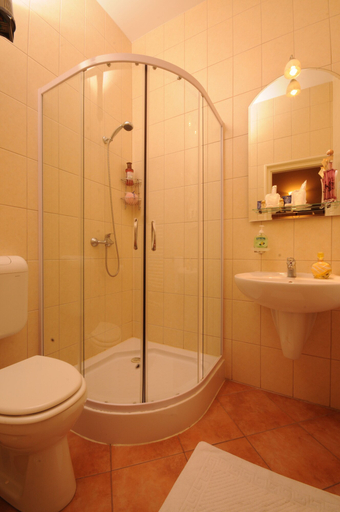 Bathroom 5, Budapest Museum Central, Budapesti