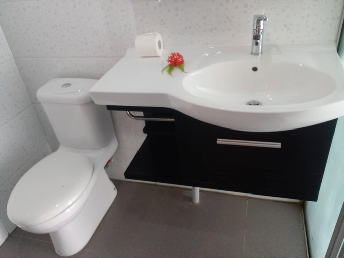 Bathroom 3, Beach Escape Resort, Ba
