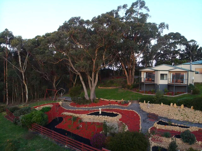 Southern Anchorage Retreat, Corangamite - South