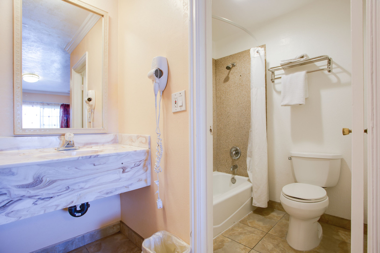 Bathroom 5, Abby's Anaheimer Inn, Orange