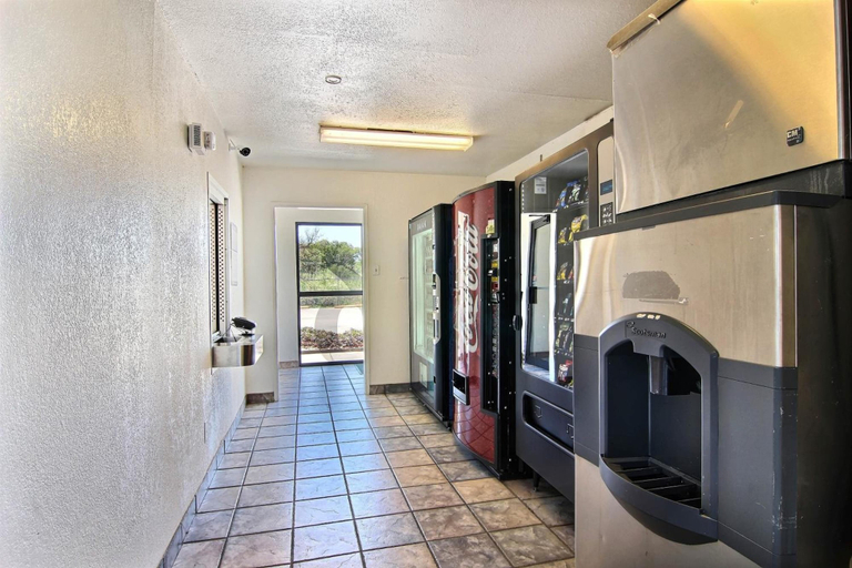 Others 5, Motel 6 Abilene, TX, Taylor