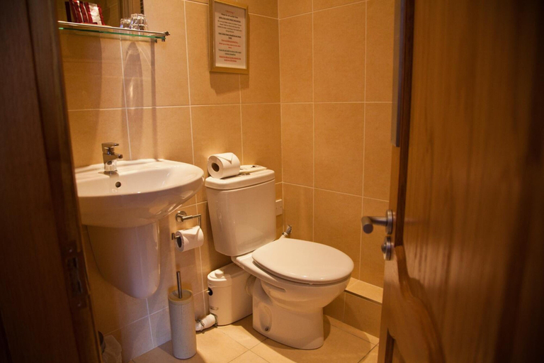 Bathroom 3, The City Hotel, Fife