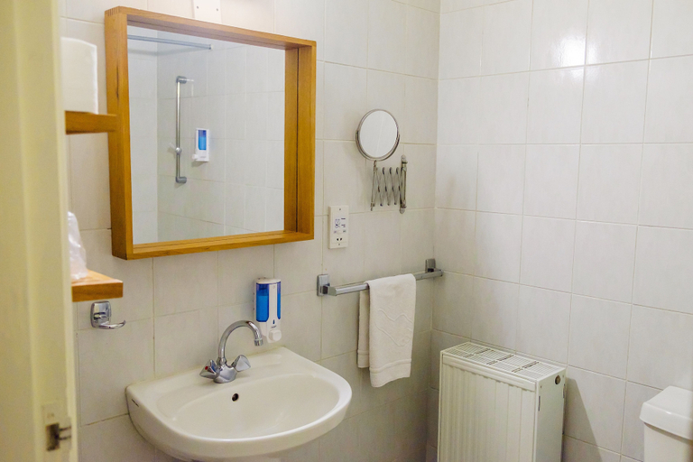 Bathroom 4, New Helvetia Hotel