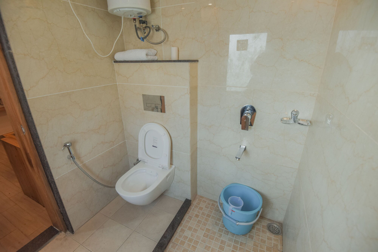 Bathroom 3, Mussoorie Estate by Dumnu Homes, Dehradun