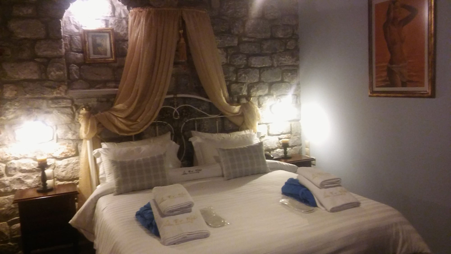 Bedroom 4, En Plo Luxury Suites, Peloponnese