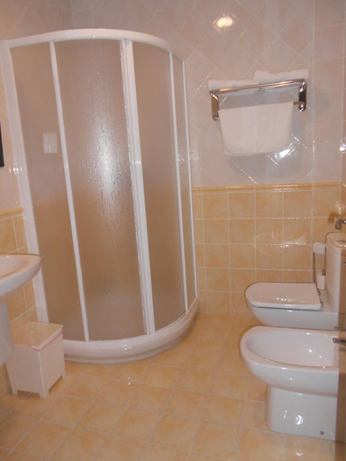 Bathroom 4, Hostal Ciudad Antigua, Albacete