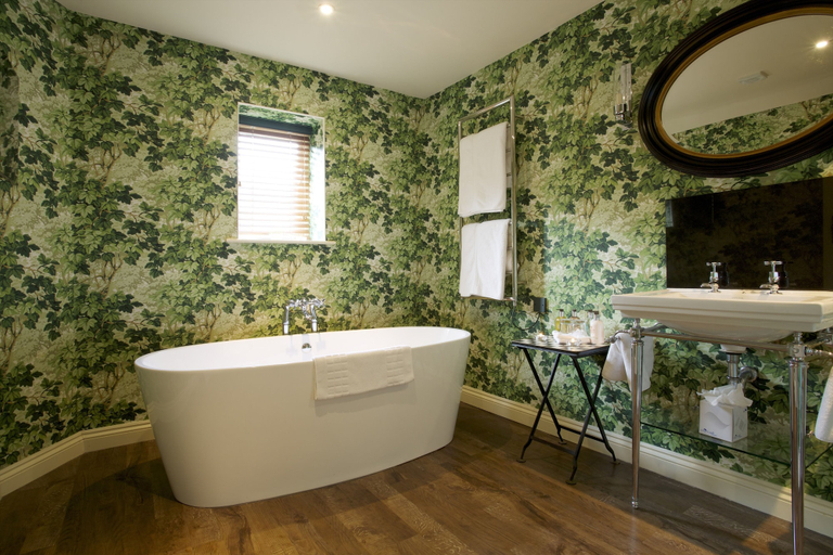 Bathroom 5, Hare And Hounds Hotel, Gloucestershire