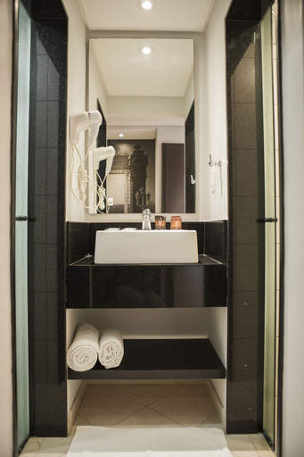 Bathroom 4, Palais Hotel, São Vicente