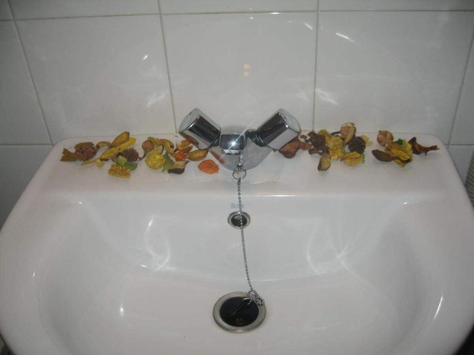 Bathroom 5, Hotel Colegiata, Cantabria