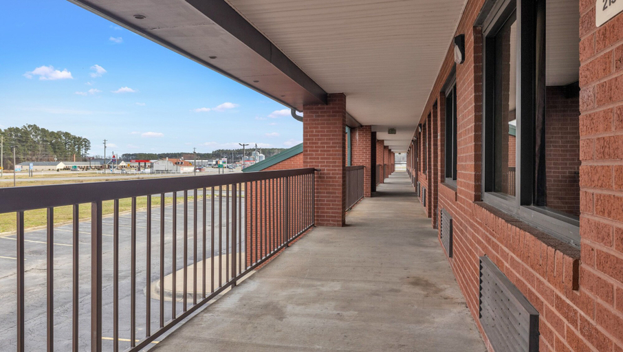 Others 5, Studios and Suites 4 Less Emporia, Greensville