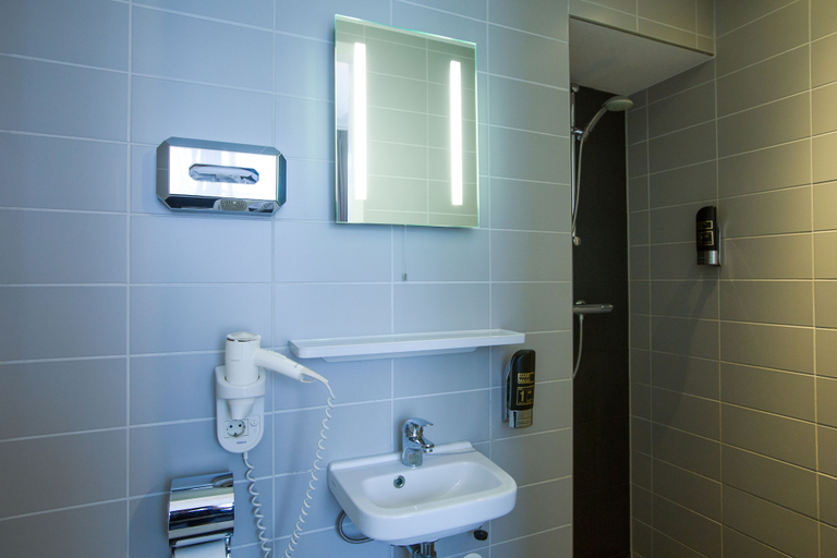 Bathroom 4, Hotel Vossius Vondelpark, Amsterdam