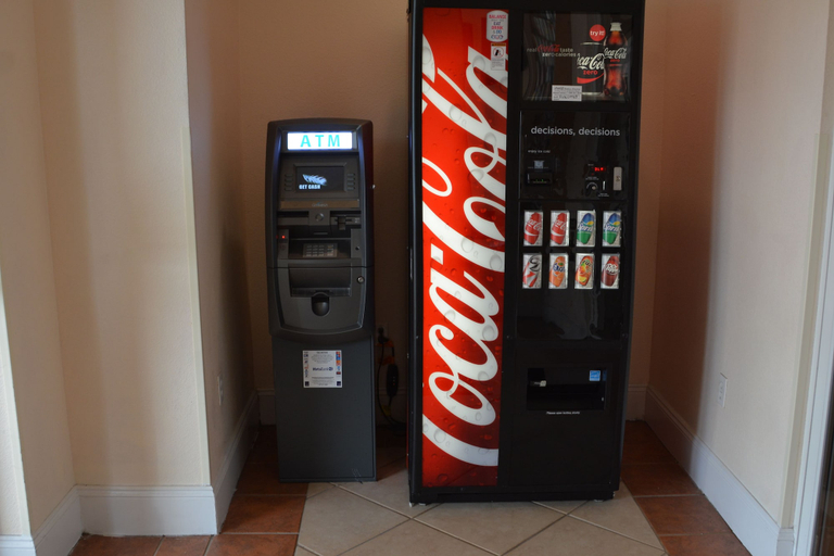 Food & Drinks 5, Super 8 by Wyndham Austin/Airport South, Travis