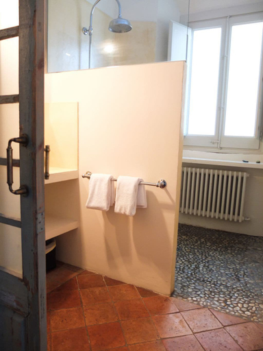 Bathroom 4, Hotel Aiguaclara, Girona