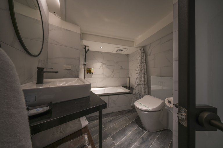 Bathroom 4, Watermark Hotel, Kaohsiung