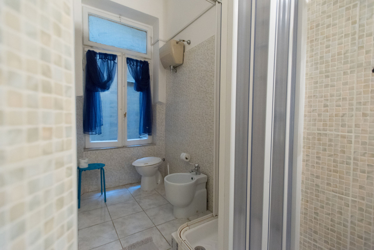 Bathroom 5, Quo Vadis Roma 2, Roma
