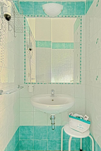 Bathroom 4, Hotel Loretta & Dependance, Ravenna