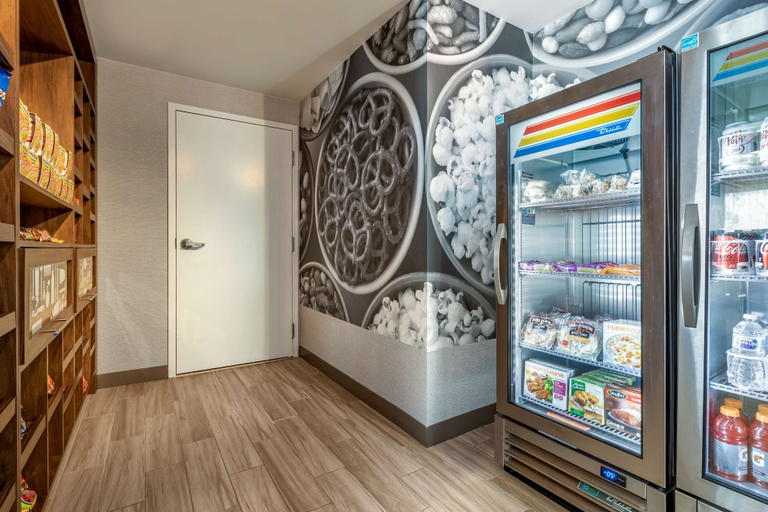 Food & Drinks 5, Hampton Inn Carlsbad-North San Diego County, San Diego