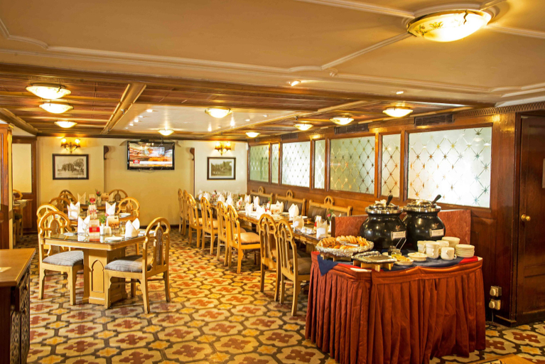 Food & Drinks 5, The Chancery Hotel, Bangalore