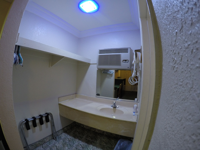 Bathroom 4, Calico Motel, Orange