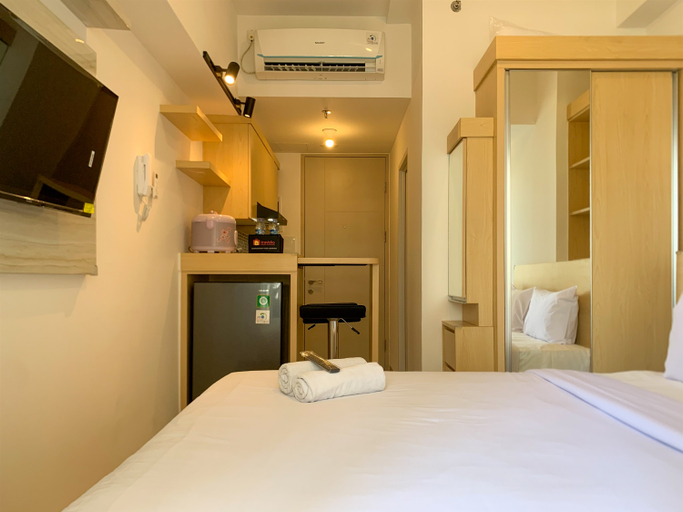 Bedroom 4, Chic and Cozy Studio Tokyo Riverside PIK 2 Apartment By Travelio, Tangerang