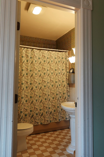 Bathroom 3, Union Hotel, Solano
