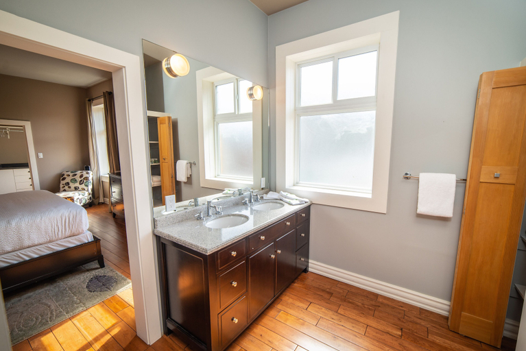 Bathroom 4, The Adventure Hotel, Central Kootenay