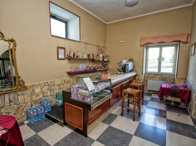 Others 5, Hotel Silverado, Caserta