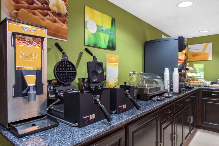 Food & Drinks 5, Quality Inn & Suites Anderson I-69, Madison