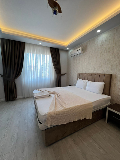 Bedroom 2, Grand Black Hotel, Merkez