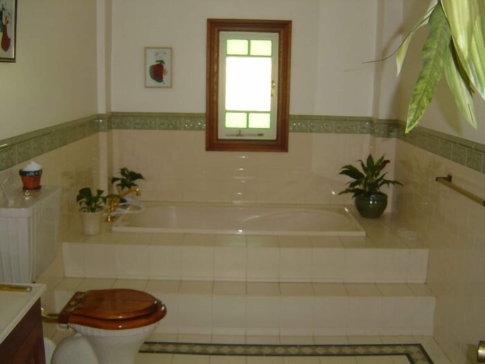 Bathroom 3, Riviera Bed and Breakfast, Gold Coast