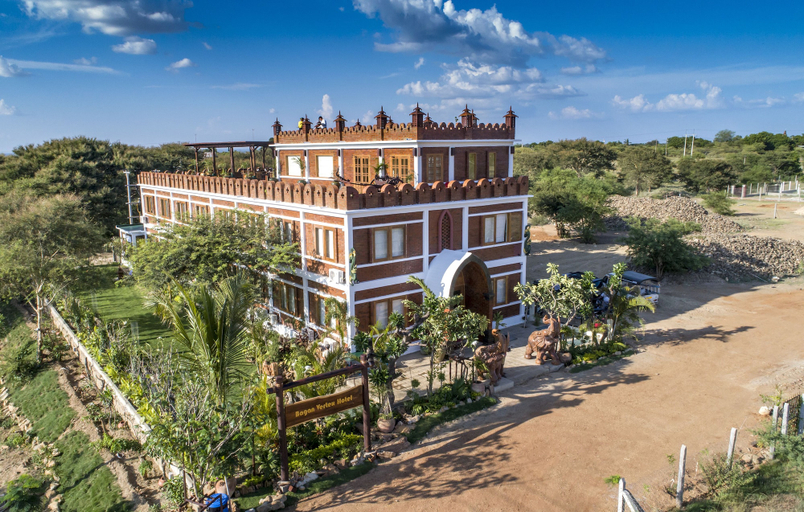 Exterior & Views