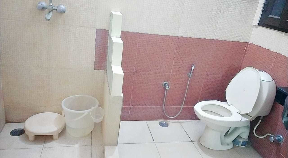 Bathroom 4, Hotel Sajjan Niwas, Jaipur