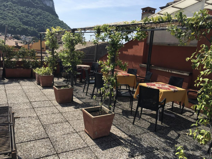 Others 5, Hotel Cortina, Verona