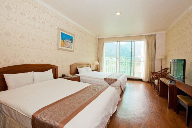 Bedroom 3, Lakeside Resort Hotel, Nantou