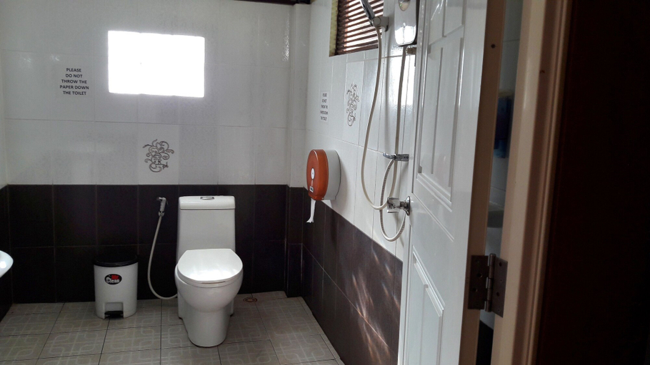 Bathroom 5, Baan Are Gong Riverside Homestay, Phra Nakhon Si Ayutthaya