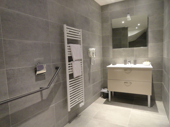 Bathroom 4, Hotel Le Lion d'Or et restaurant la Table du Lion, Calvados