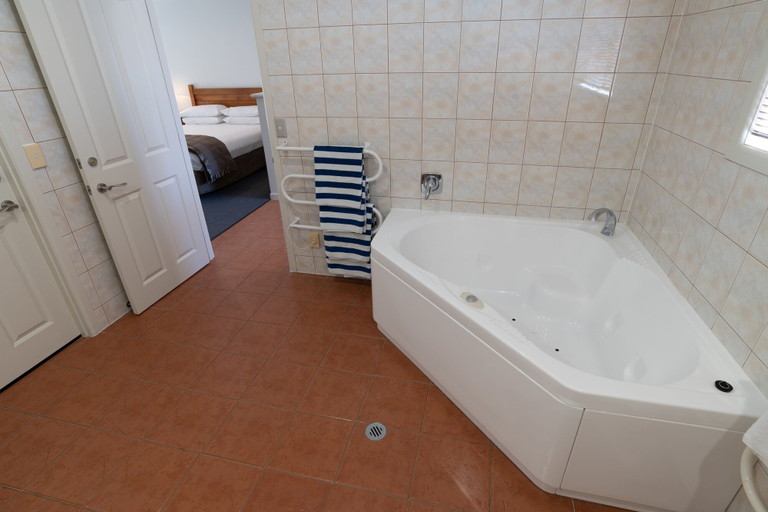 Bathroom 5, Baycrest Lodge, Taupo