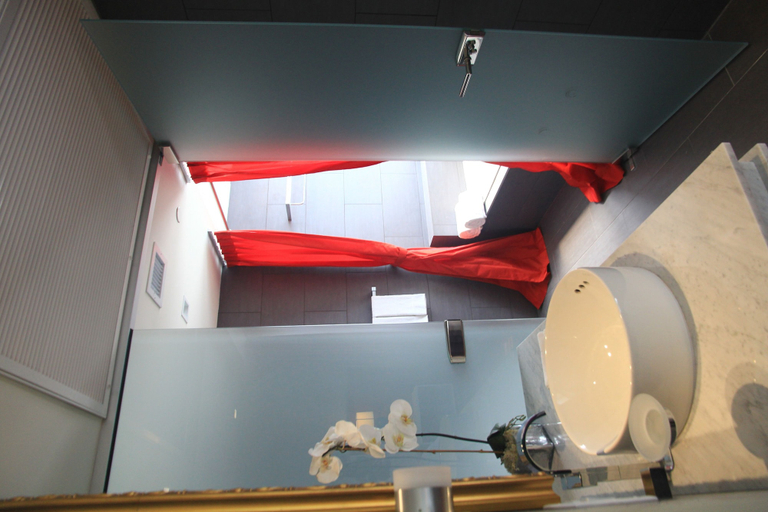 Bathroom 5, Leslie Hotel Ocean Drive, Miami-Dade
