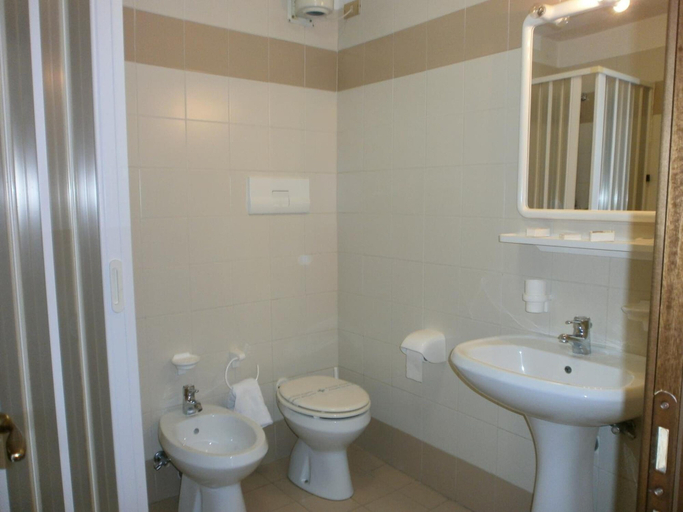 Bathroom, Casa Montana S. Maddalena di Canossa, Belluno