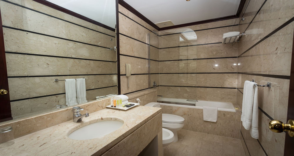Bathroom 5, Hawthorn Suites by Wyndham Al Khobar, Al Khobar