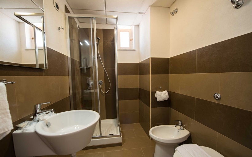 Bathroom, Hotel Stella Maris Terme & Beauty, Napoli
