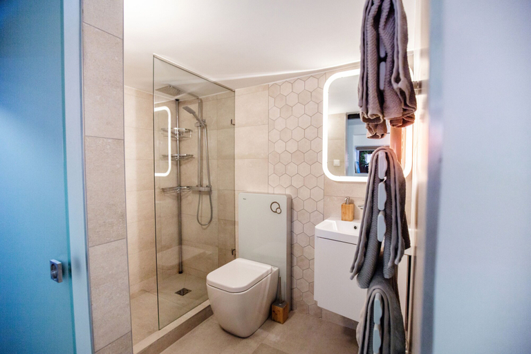 Bathroom 3, Csendeskert Apartments, Balatonalmádi