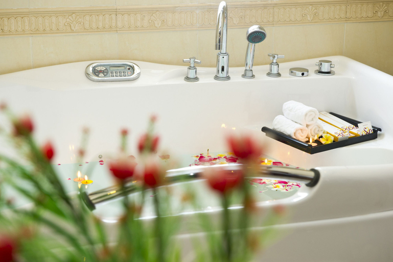 Bathroom 5, Cherish Hotel, Huế